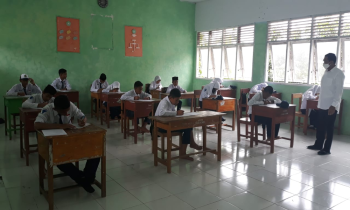 Tanamkan Kejujuran, Arahan Ketua Panitia Ujian Pada Pelaksanaan PAS di MTsN 2 Sinjai