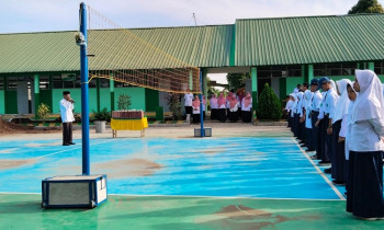 MTs Negeri 2 melaksanakan Apel pagi dalam Rangka pemberian Hadiah kepada Pserta didik  