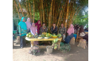 MTsN 2 Sinjai Gelar Makan Buah Bersama