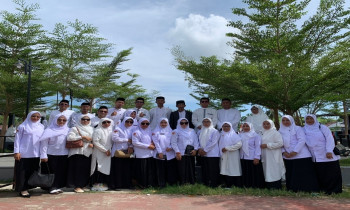 Mengenang Hari Santri, Segenap Stakeholder MTsN 2 Sinjai Hadiri Upacara Hari Santri Nasional 2025